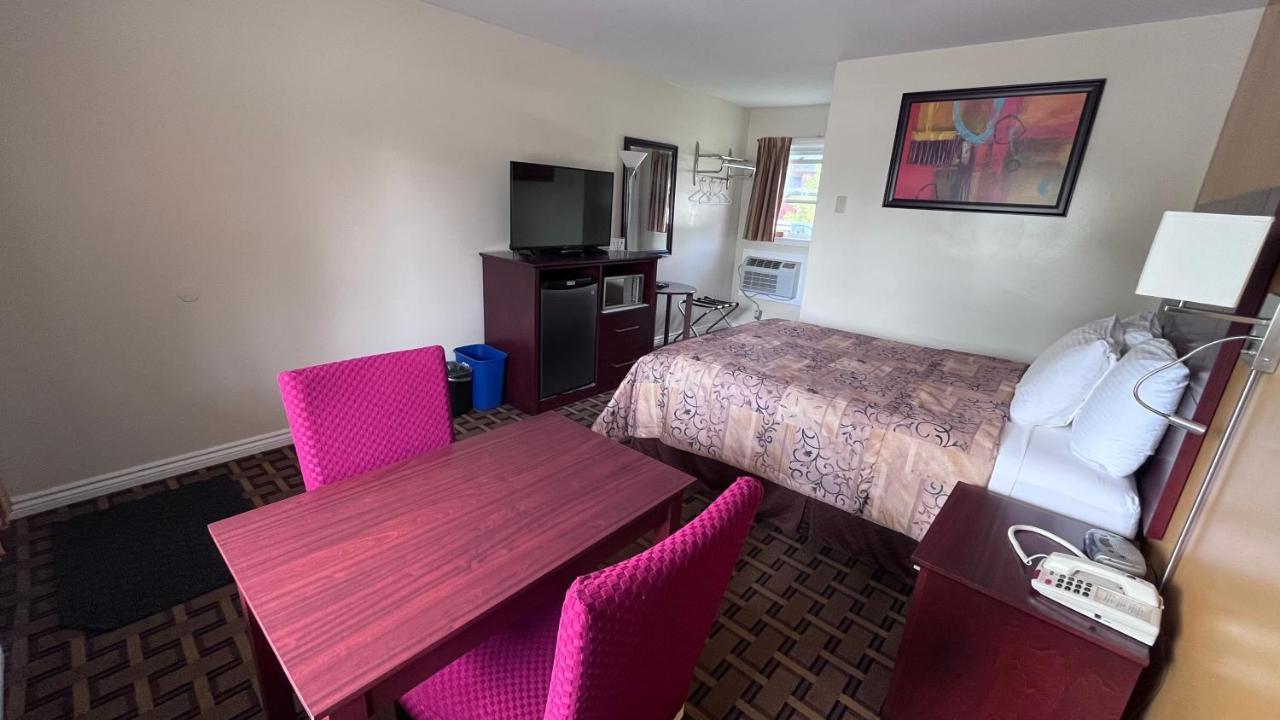 Park Place & Motel Tweed
