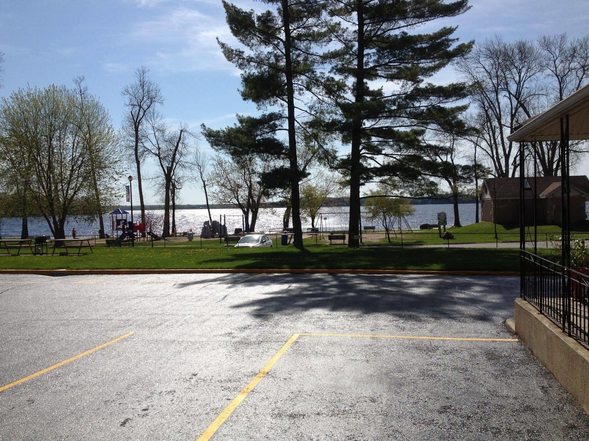Park Place & Motel Tweed