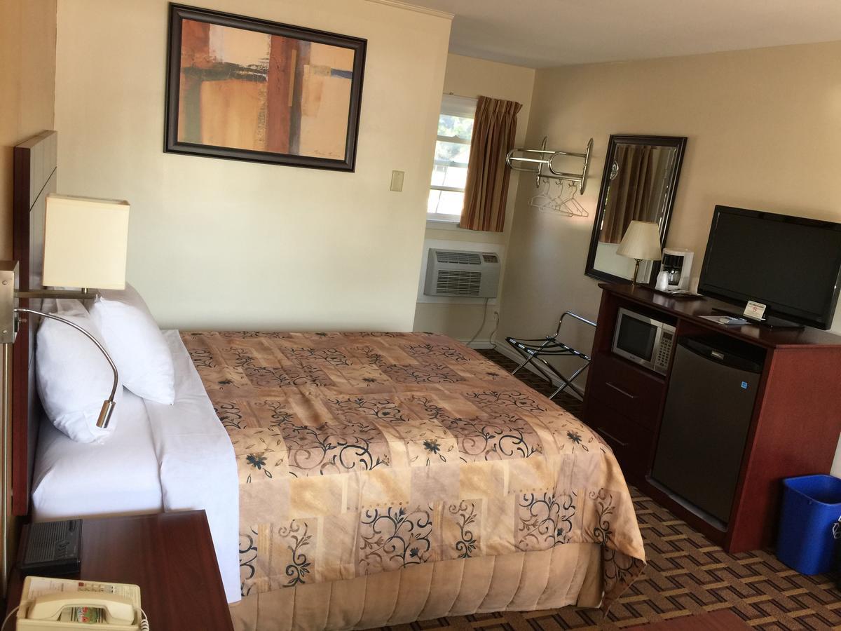 Park Place & Motel Tweed